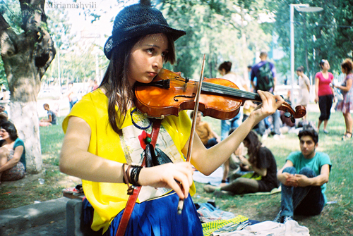 რატომ გრძნობს თამუნა მირიანაშვილი თავს კარგად მიტინგებზე Rating